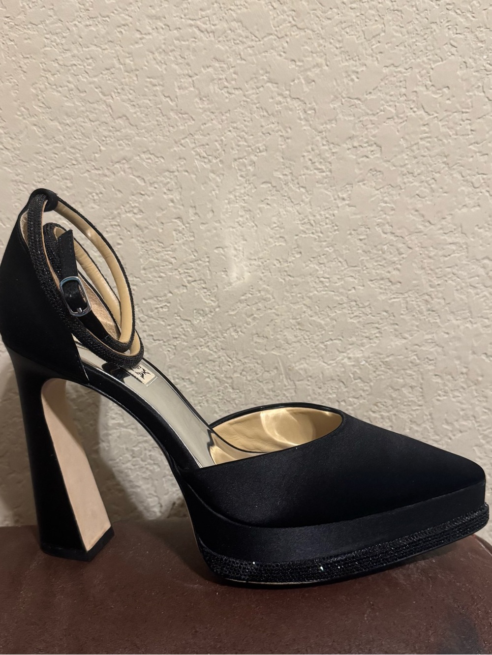 NIB Badgley Mischka Eliana Platform Heels - Picture 5 of 15